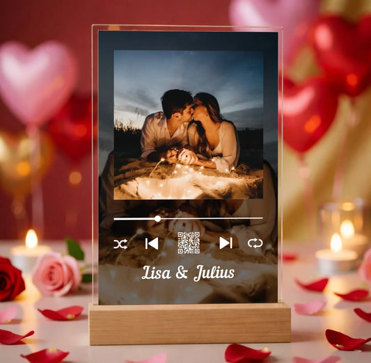 Hyperrealistic photo of an acrylic glass display with a wooden base, sized 20 × 30 cm, featuring the same cartoon-style illustration of the blonde woman and her Labrador as in the referenced image