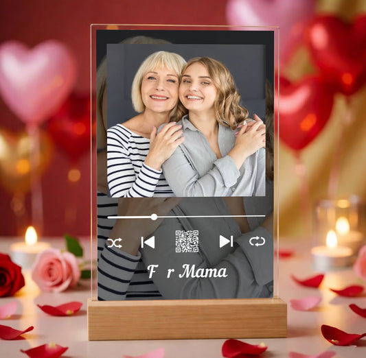 Hyperrealistic photo of an acrylic glass display with a wooden base, sized 20 × 30 cm, featuring the same cartoon-style illustration of the blonde woman and her Labrador as in the referenced image