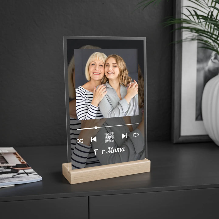 acrylic-sign-with-wooden-stand